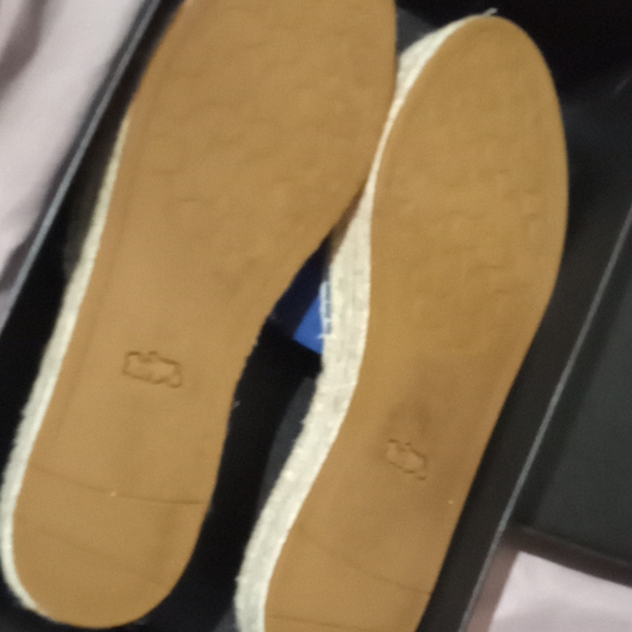 Shoes - Picture 5 of 5